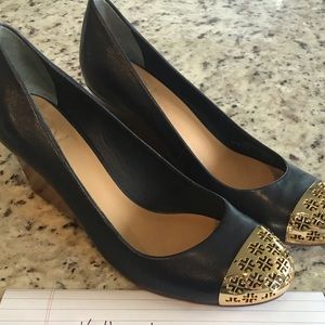 Navy Tory Burch gold cap toe wedges